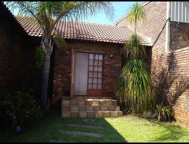 126M² BUSINESS TO LET IN HALFWAY HOUSE
